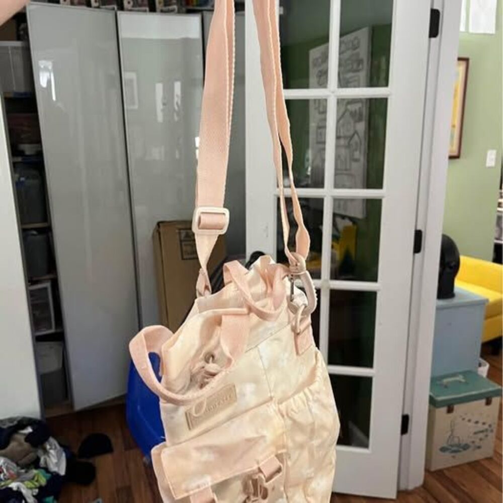 Blogilates Floral Water bottle Bag Pink
